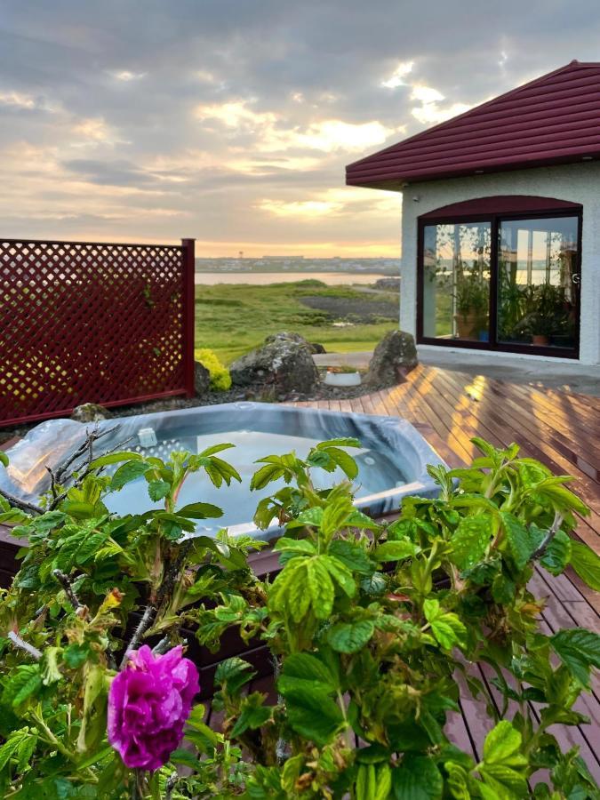 Alka - Cozy Room By The Sea With Private Hot Tub Njarthvik Eksteriør bilde